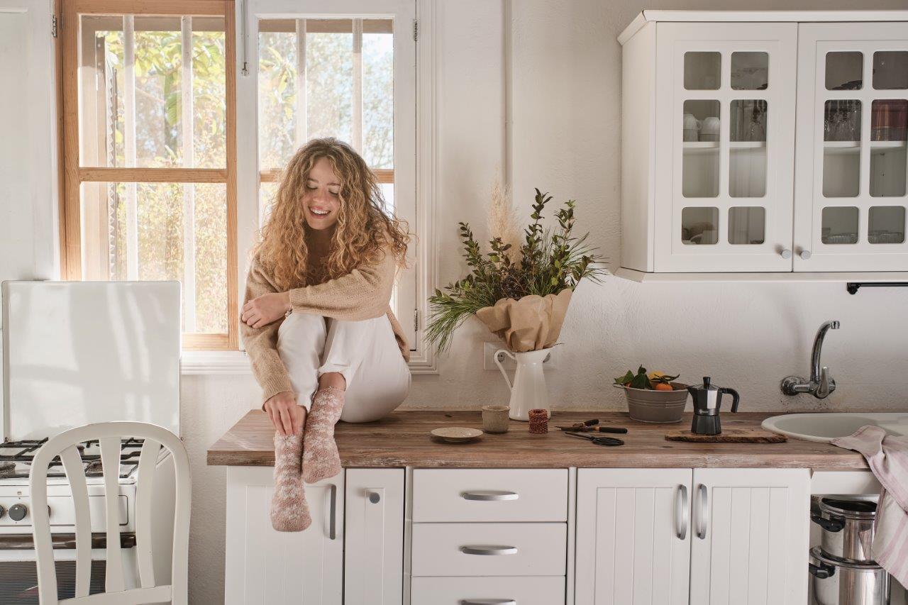 Matching Cabinet Colors with Kitchen Styles